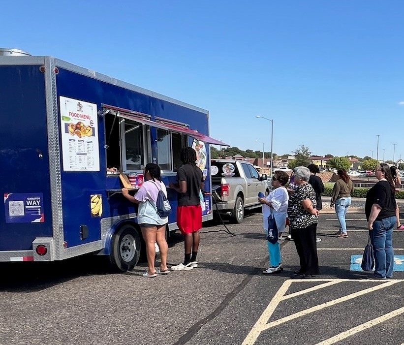 La gastroneta Carlito's Way deleitó a los presentes con apetitosa comida de Puerto Rico y el Caribe.